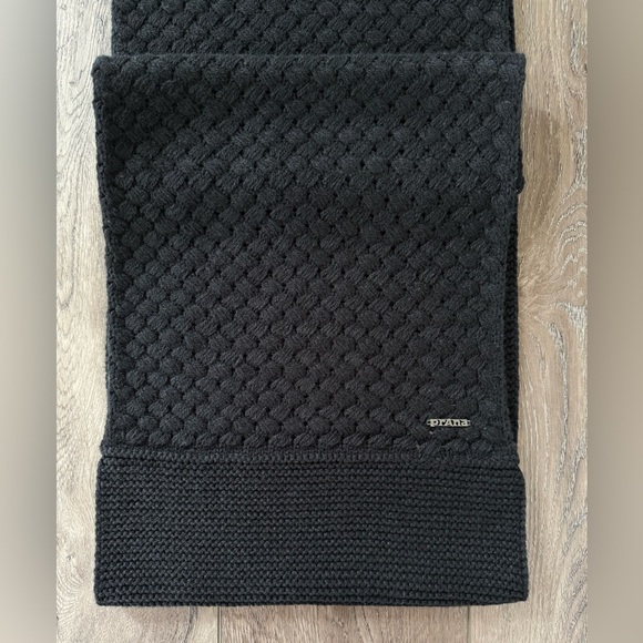 Prana Mixed Knit Infinity Scarf Black Basketweave Stitch Adult One Size Scarve - Picture 5 of 13